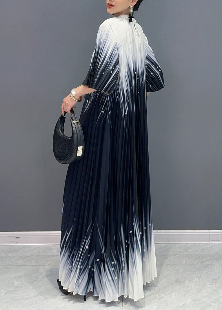 Robe longue de vacances noire ajustée à col roulé et à imprimé froissé pour l'été AO1032