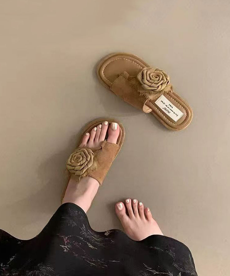 Boutique Khakifarbene Flip-Flops aus Wildleder mit Blumenmuster AP1036