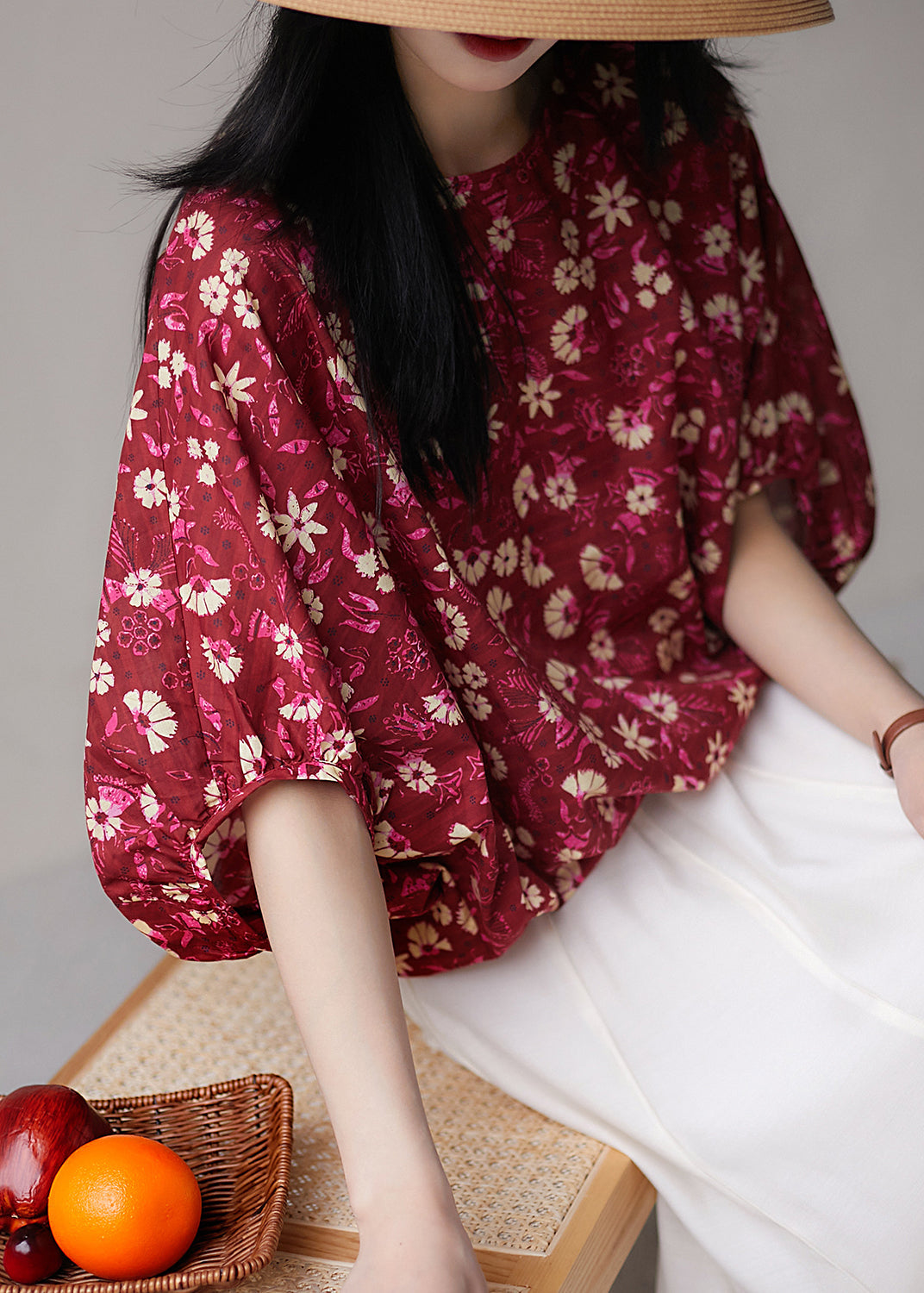 T-shirt en coton à lacets et imprimé rouge chic à manches mi-longues OP1001