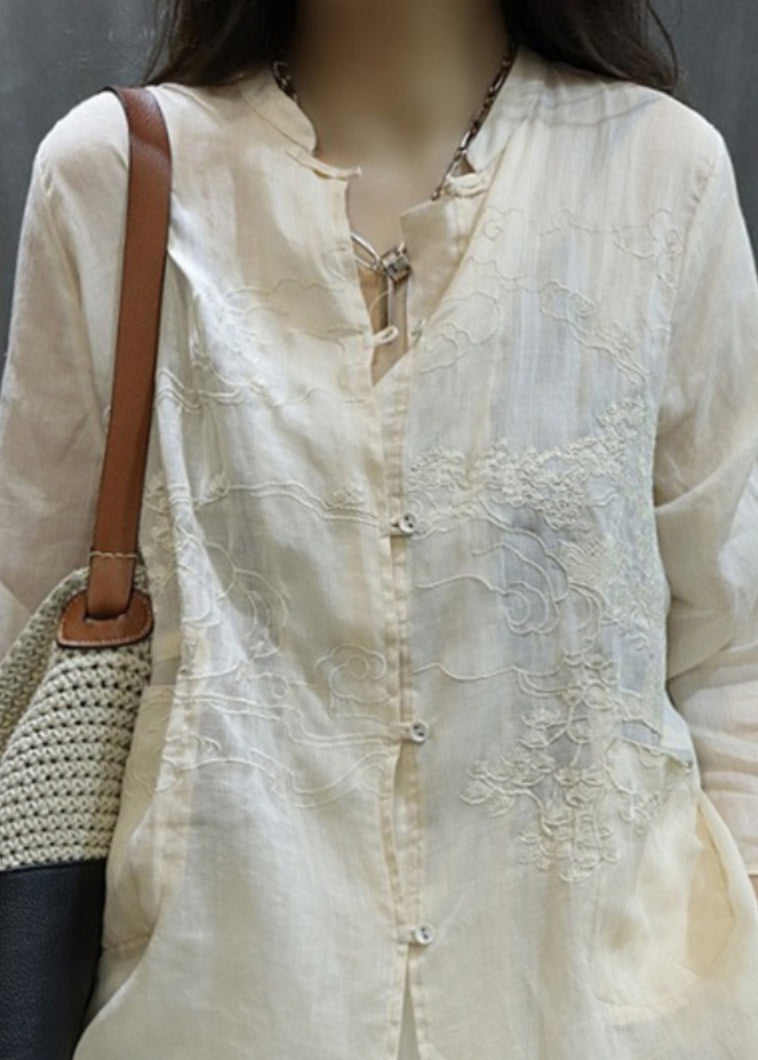 Handgemachtes schwarzes Langarmhemd mit O-Ausschnitt und bestickten Knöpfen UU049