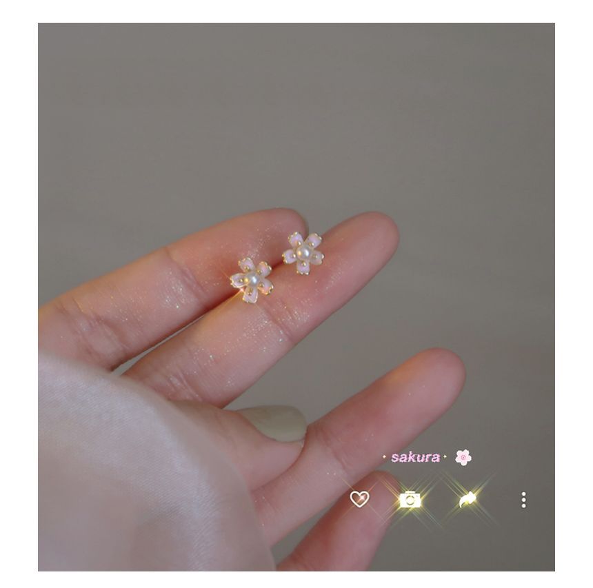 Faux Pearl Stud Earring Floral Alloy