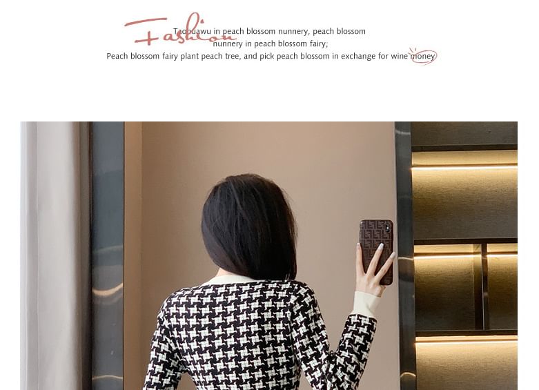 Langärmliges Mini-Etuikleid aus gemustertem Strick mit Rundhalsausschnitt