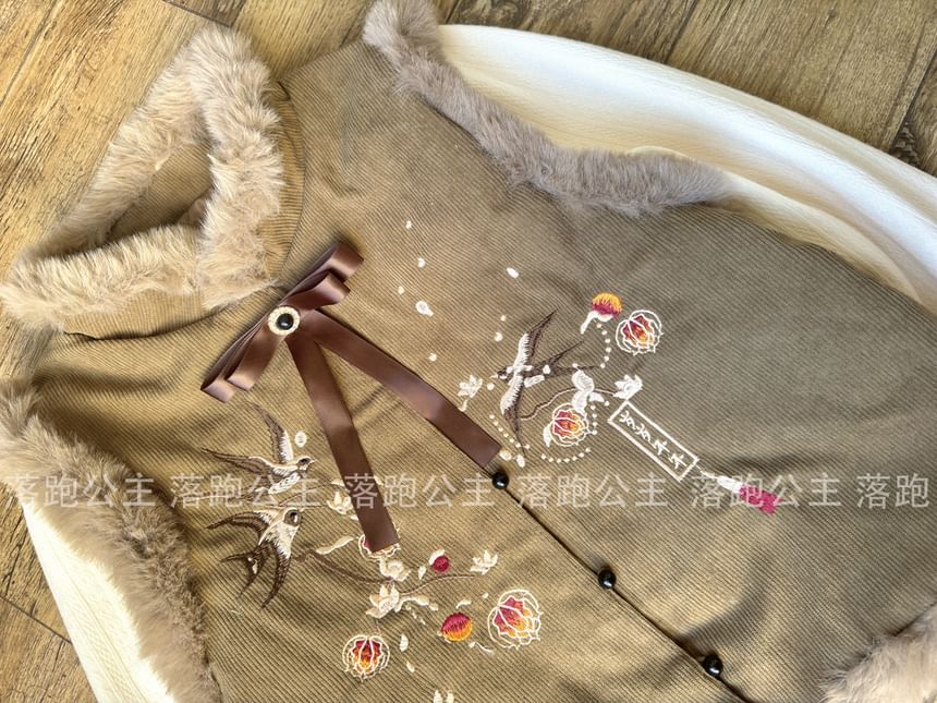 Ensemble : veste boutonnée en deux pièces avec col et broderies duveteuses + jupe trapèze mi-longue à carreaux taille moyenne