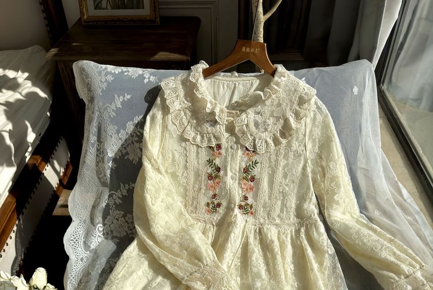 Robe mi-longue trapèze à manches longues et col avec bordure en dentelle brodée de fleurs