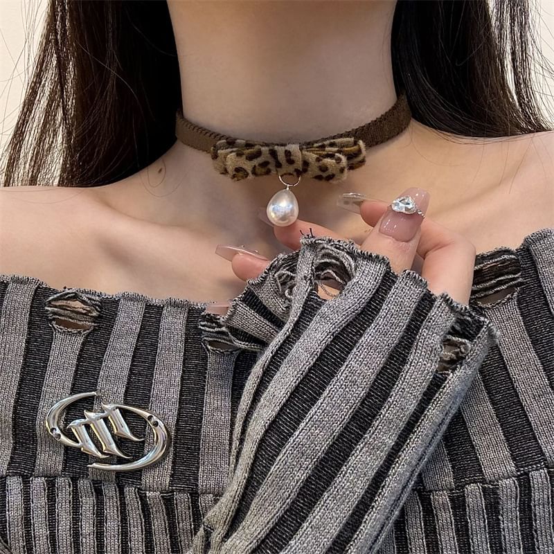 Droplet Bow Choker Print Leopard Pearl Faux Pendant