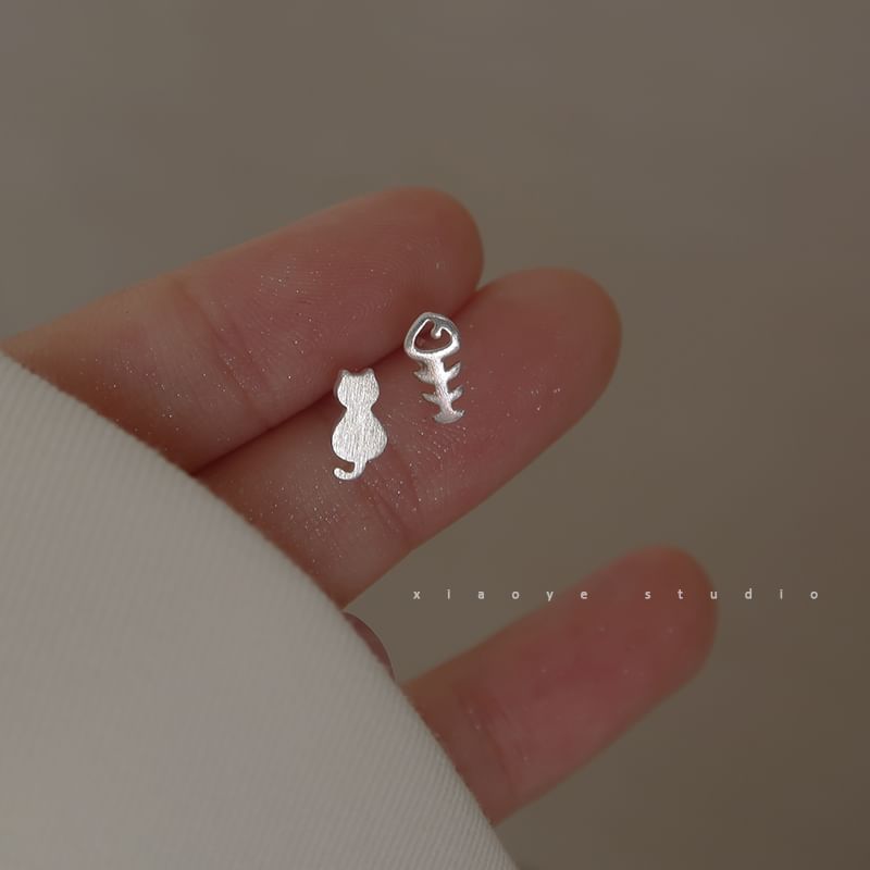 Ear Stud Asymmetrical