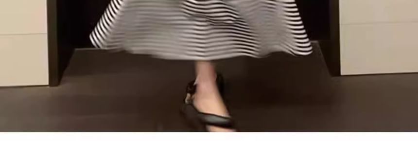 Robe mi-longue rayée à bretelles spaghetti et dos ouvert A