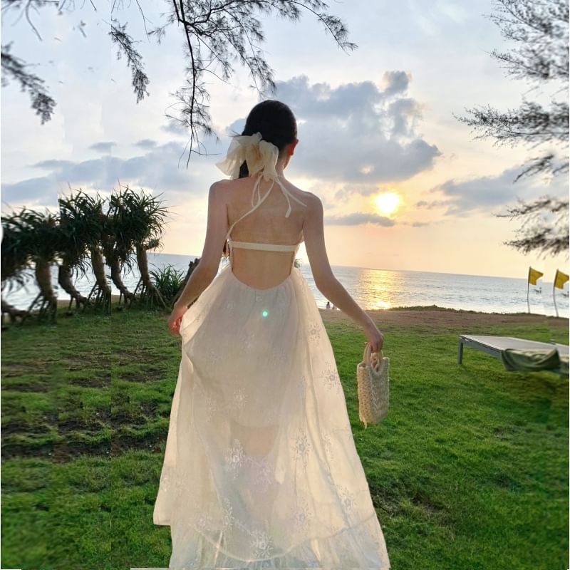 Neckholder-Ausschnitt mit offenem Rücken, Midi A