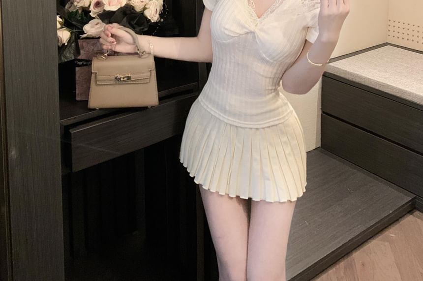 Ribbed Lace Plain Tee Short-Sleeve Trim Cold-Shoulder Slim Fit V-Neck