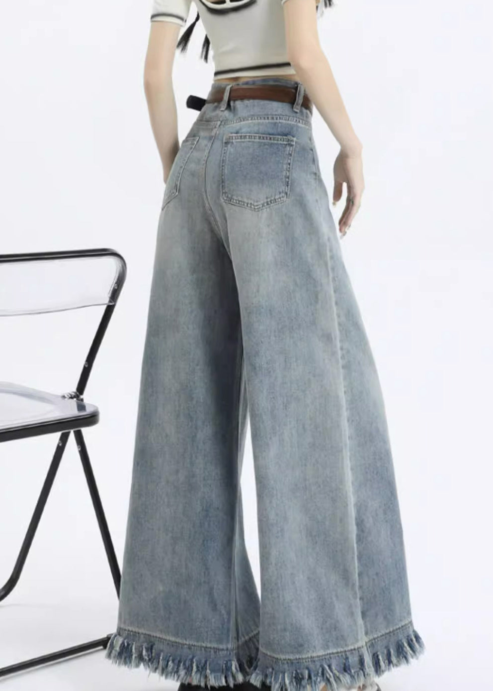 Pantalon large bleu clair avec poches à pompons et fermeture éclair