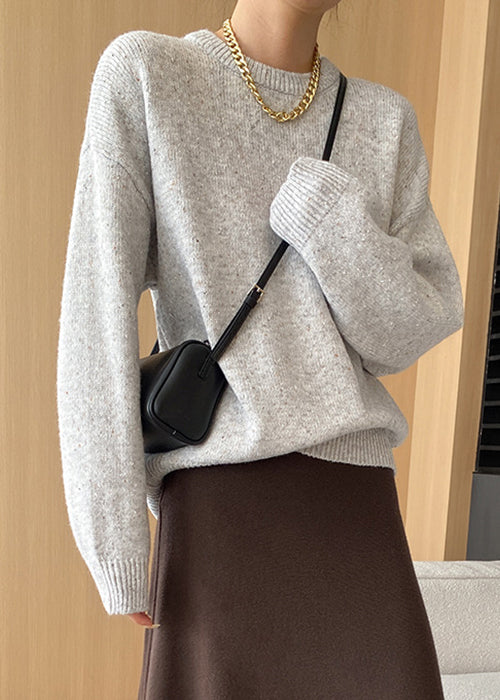 Pull en tricot confortable gris clair à col rond et manches longues AF1055