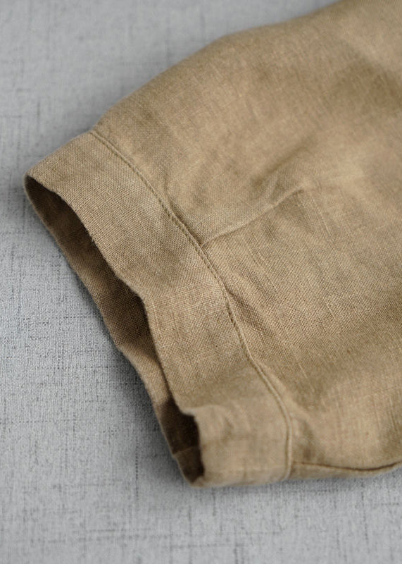 Schlichtes, khakifarbenes, langes Leinenkleid mit V-Ausschnitt und Taschen für den Sommer GH1074