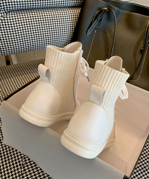 Damen Weiße Schnürstiefeletten aus Rindsleder mit flacher Sohle RT1044