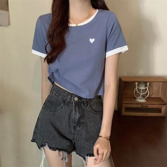 Round Short-Sleeve Trim Neck Heart Tee Contrast