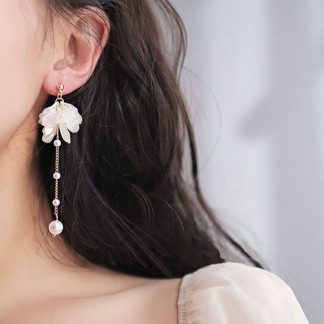 Earring Petal / Faux On Clip Drop Pearl