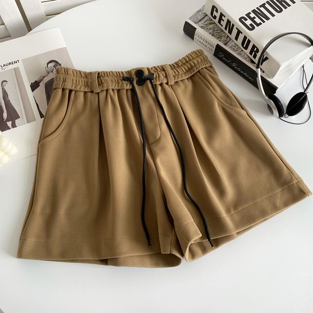 Schlichte Shorts mit Kordelzug in der Taille