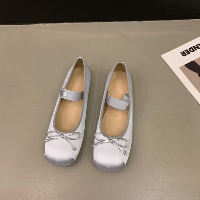 Ballerinas mit quadratischer Zehenpartie und Mary-Jane-Schuhen