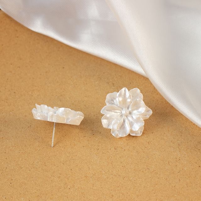 / Stud On Clip Earring Flower