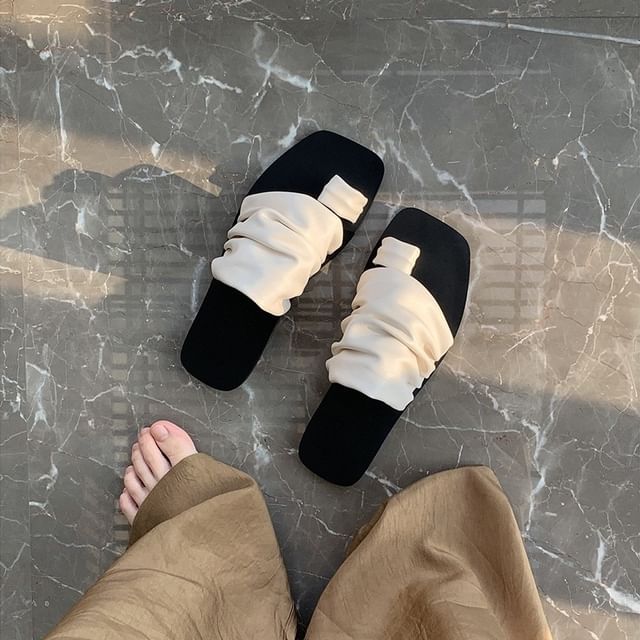 Loop Flat Slide Toe Sandals