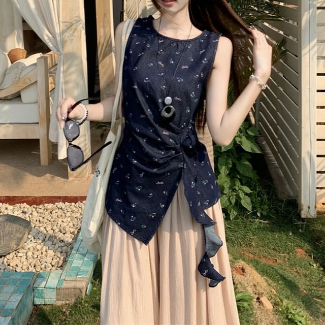 High Wide Pants Leg / Asymmetrical Floral Tank Plain Rise Top