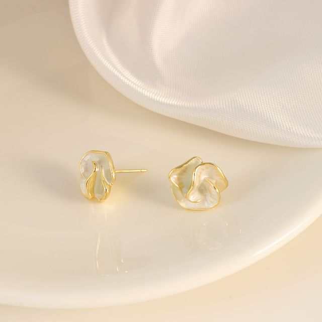 Clip-On Earring / Flower Stud