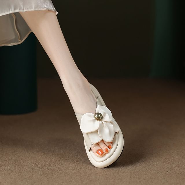 Accent Slide Sandals Flower