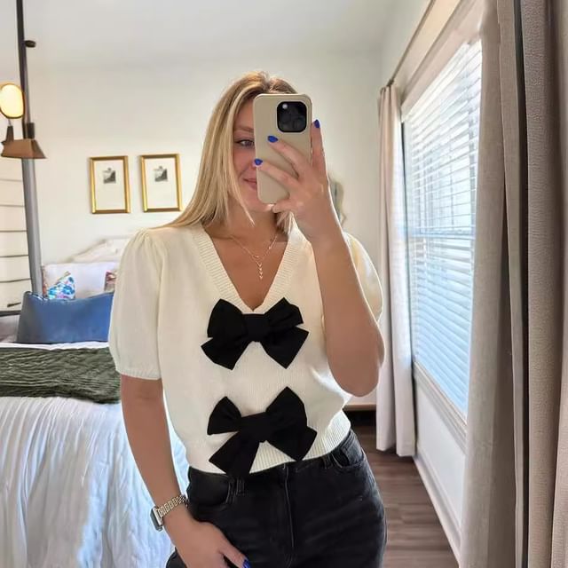 Tone V-Neck Two Knit Puff-Sleeve Crop Accent Bow Top