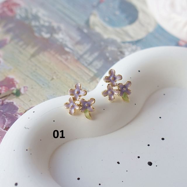 / Clip Stud Floral Earring On