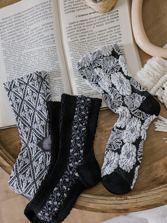 3 Paar Damen Artsy Flower Jacquard Schwarz Weiß Socken AT1018