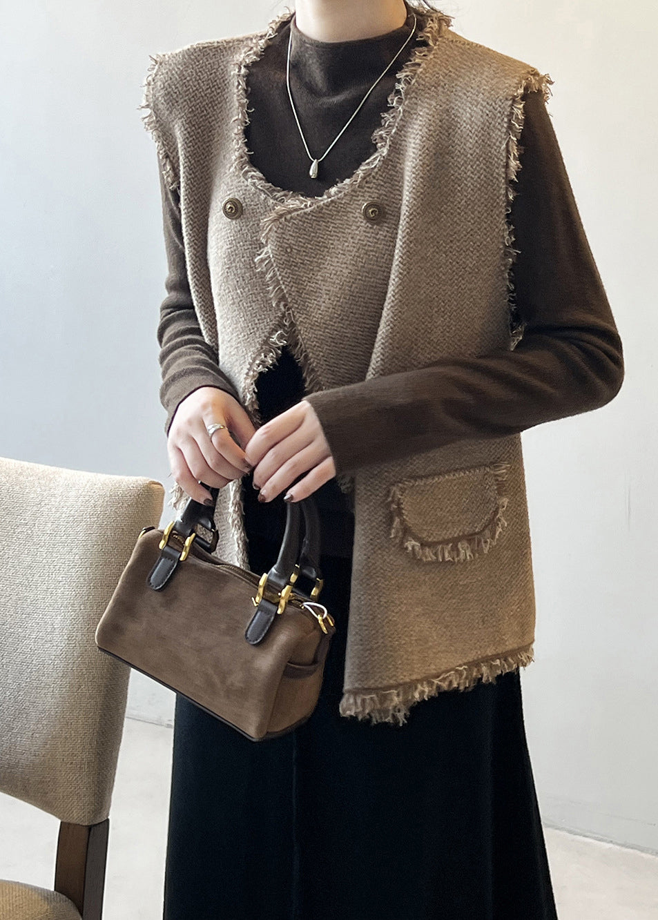 Gilet en tricot à col en U avec pompons sans manches AF1033 