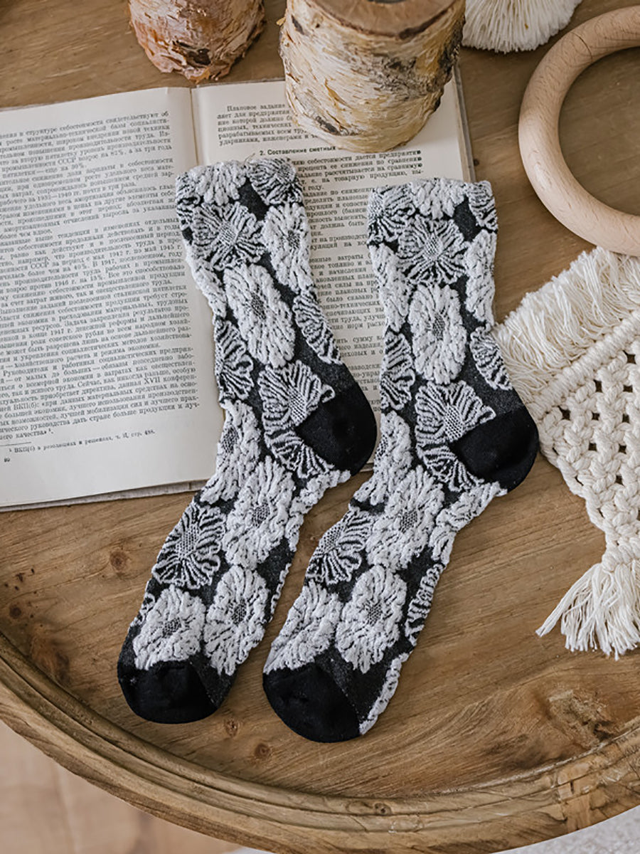 3 Paar Damen Artsy Flower Jacquard Schwarz Weiß Socken AT1018