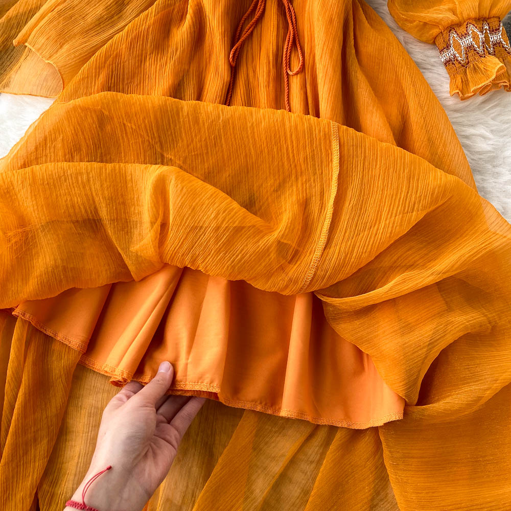 Oranges Retro-Kleid mit V-Ausschnitt, besticktem Bund und Laternenärmeln 