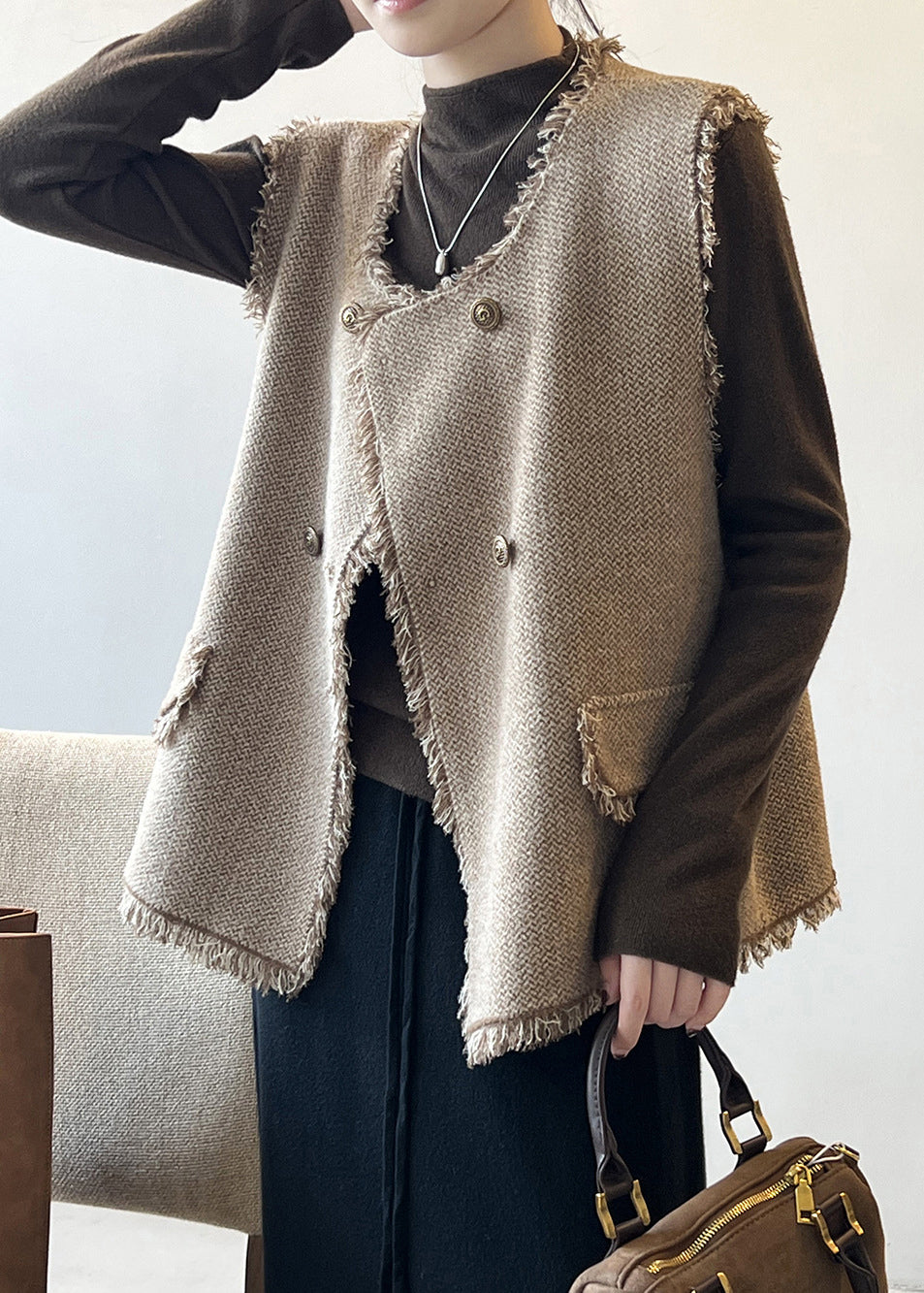 Gilet en tricot à col en U avec pompons sans manches AF1033 