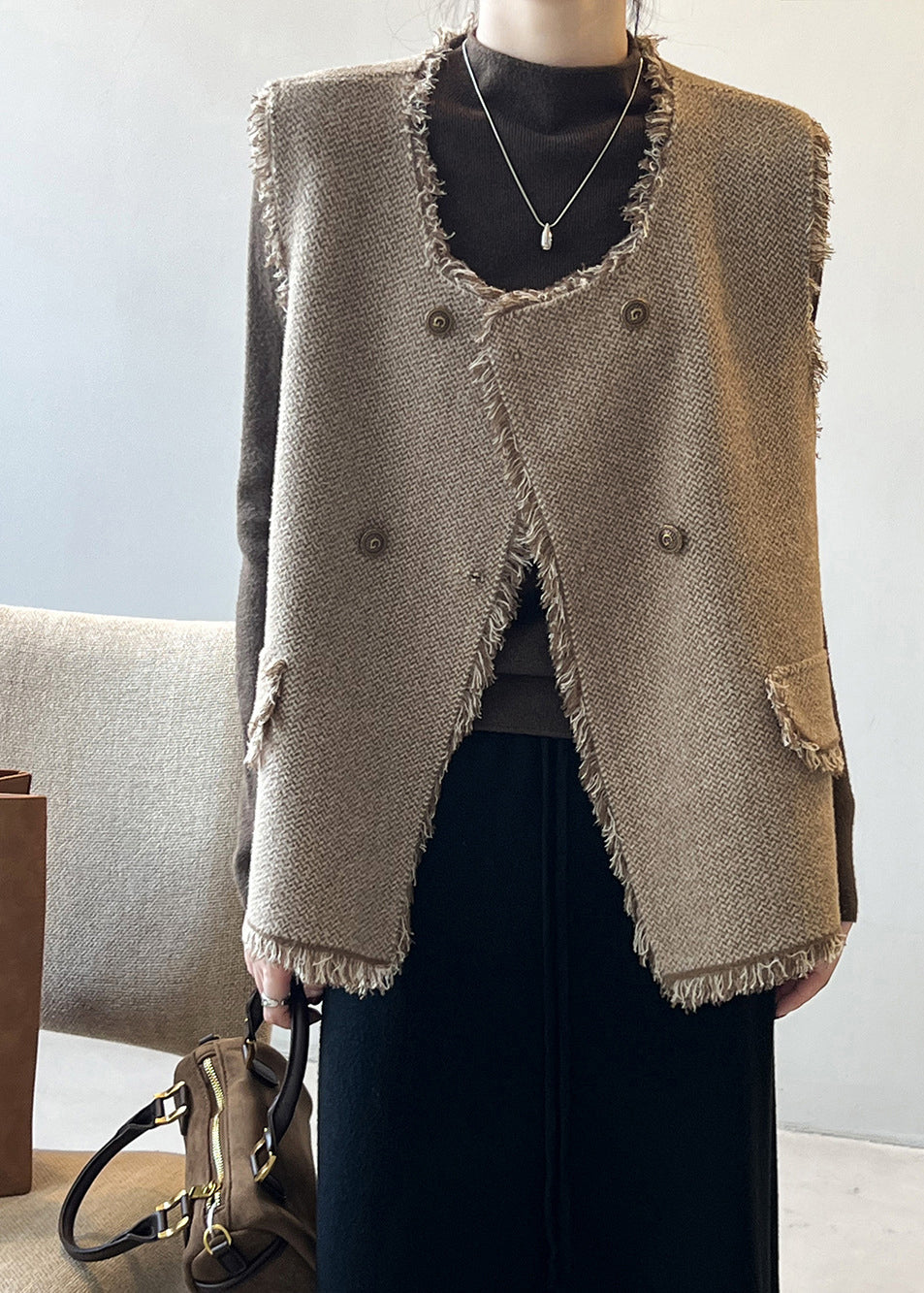 Gilet en tricot à col en U avec pompons sans manches AF1033 