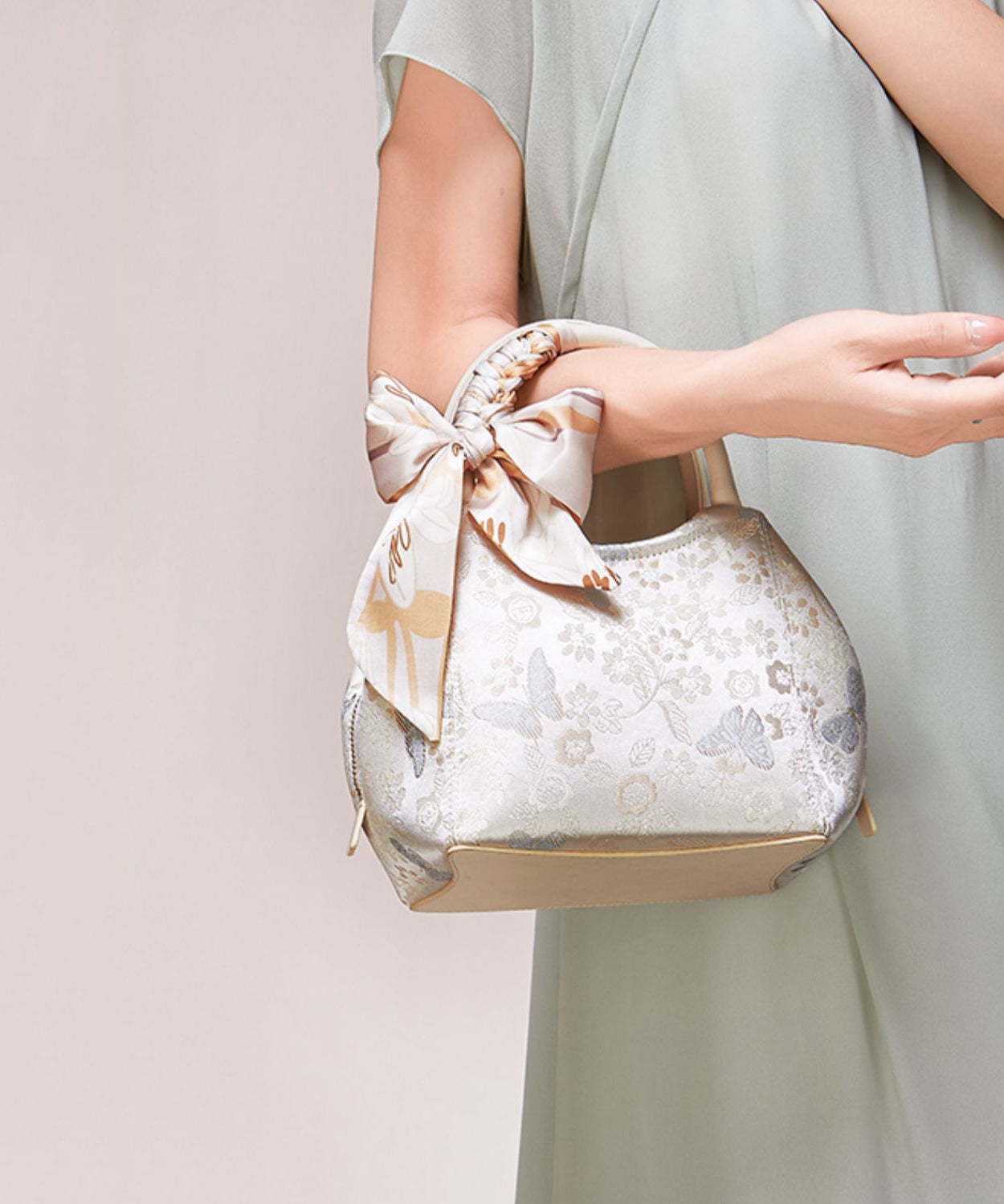 Bow Tote Beige Cotton Chic Jacquard Bag