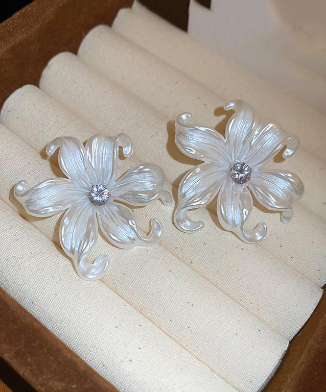 Classy White Acrylic Zircon Floral Stud Earrings ZZ055