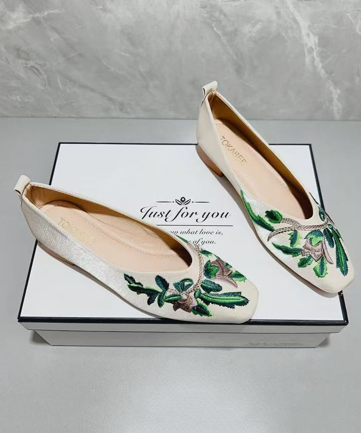 Comfortable Embroidered Feet Flat Green Splicing Light Shoes