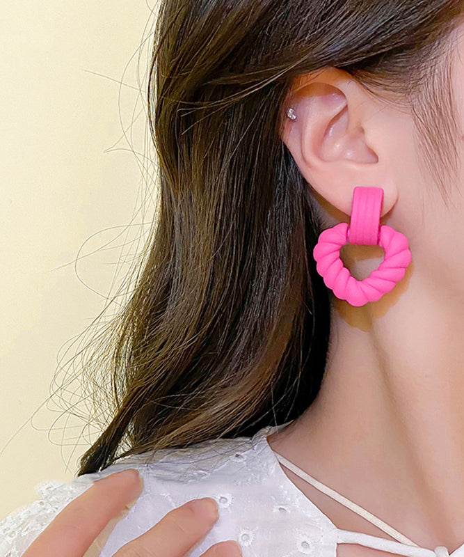 Boucles d'oreilles pendantes creuses en forme de rose en acrylique avec motif torsadé de pâte frite ZZ073