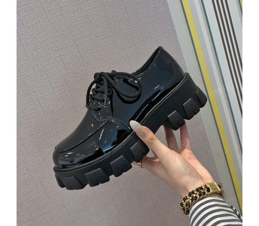 Lace-Up Platform Shoes Patent