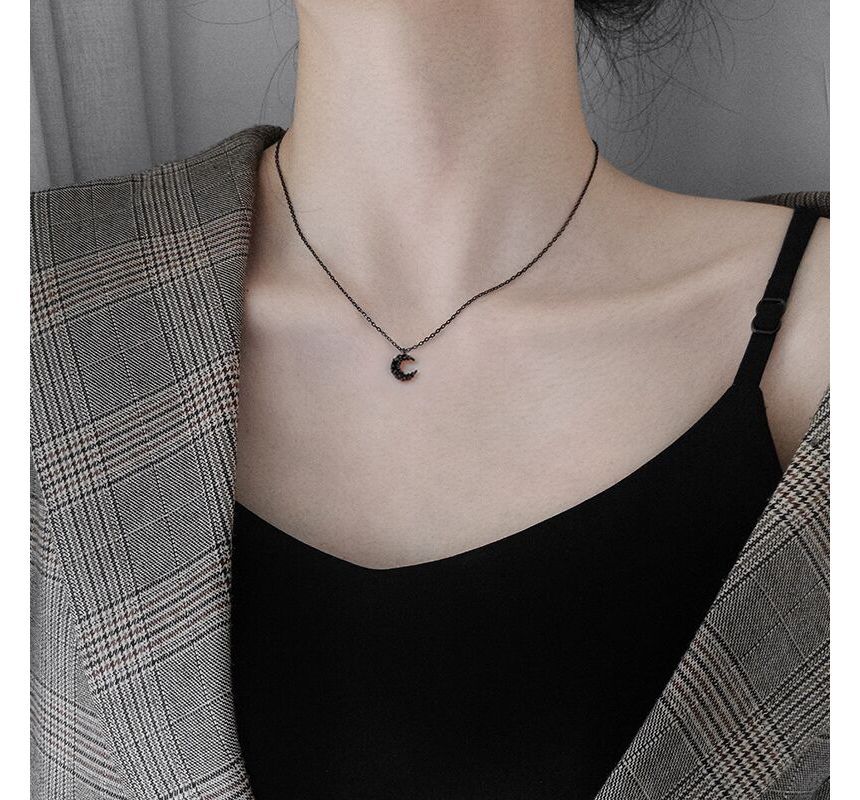 Necklace Crescent