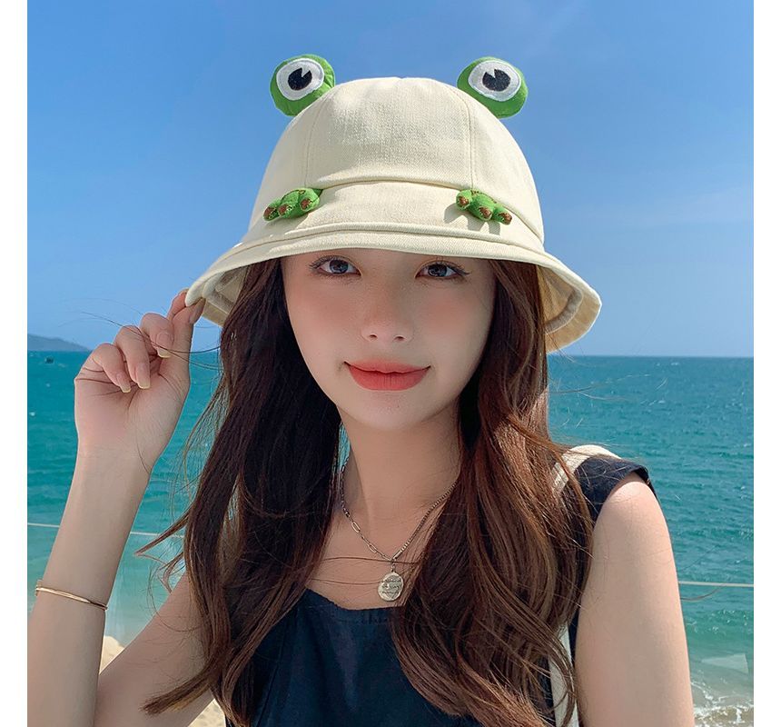 Bucket Hat Detail Frog