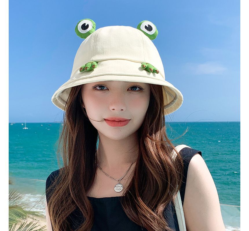 Bucket Hat Detail Frog