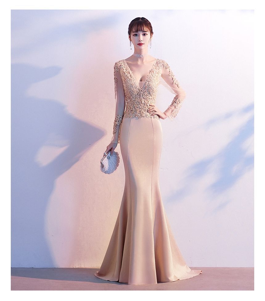 V-Neck Evening Mermaid Gown Lace Long-Sleeve