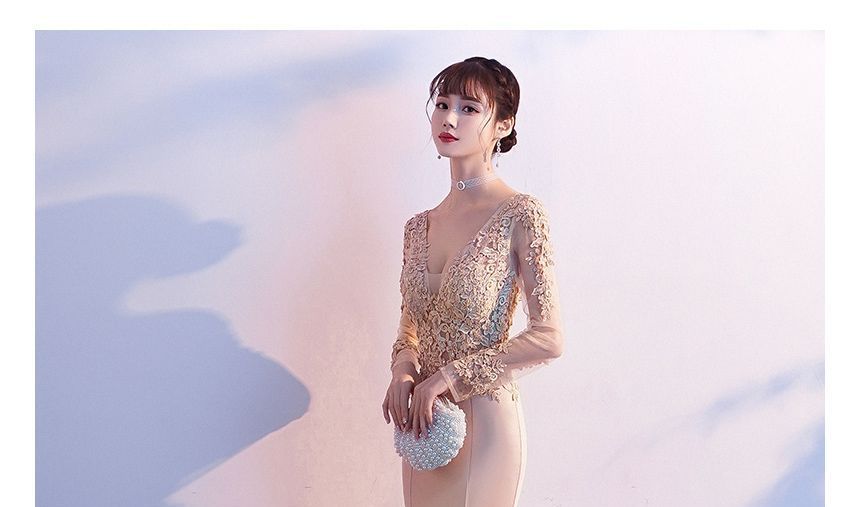 V-Neck Evening Mermaid Gown Lace Long-Sleeve