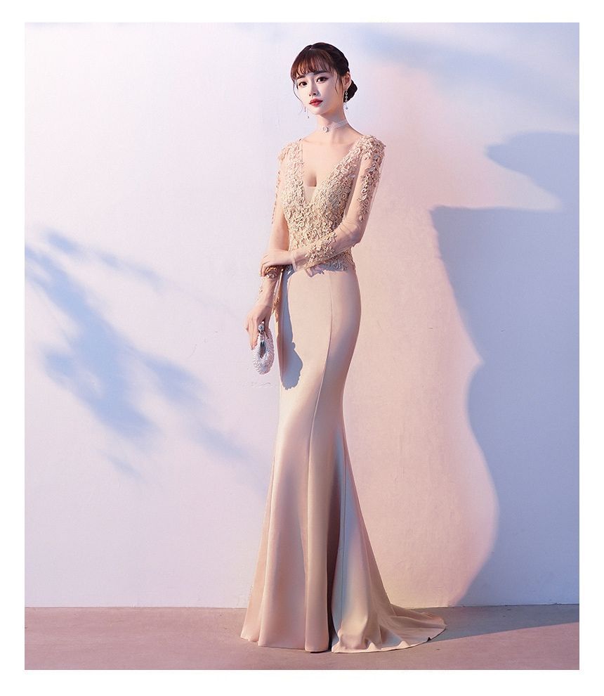 Long-Sleeve V-Neck Lace Mermaid Evening Gown