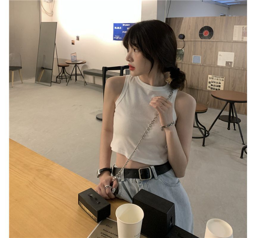 Tank Neck Top Plain Crop Round