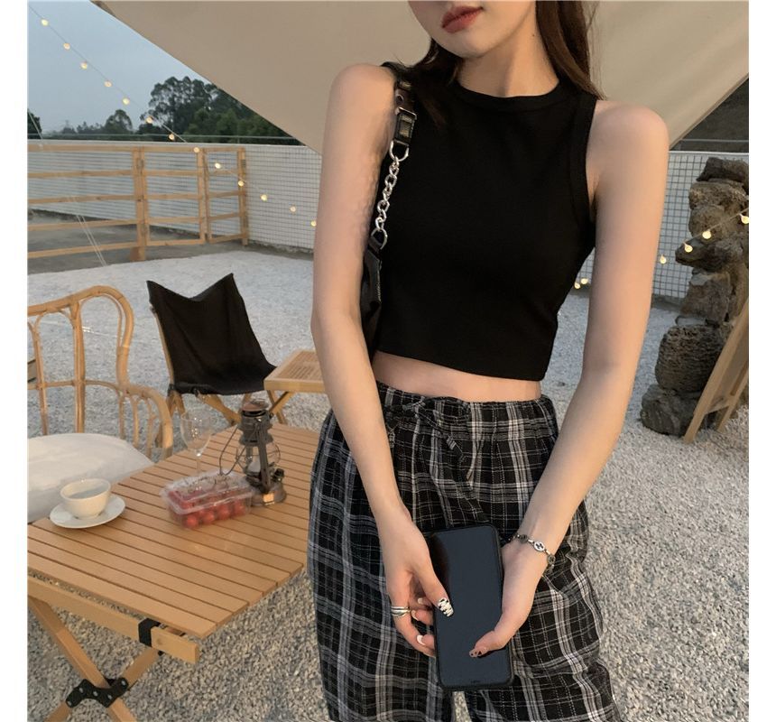 Tank Neck Top Plain Crop Round
