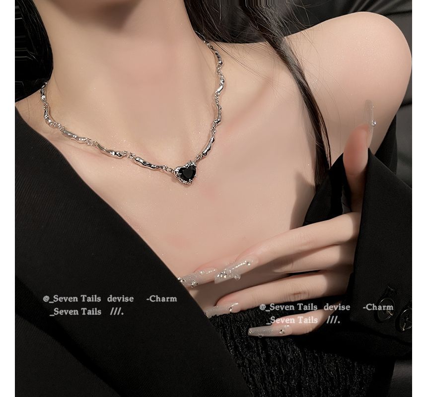 Heart Choker Alloy Pendant