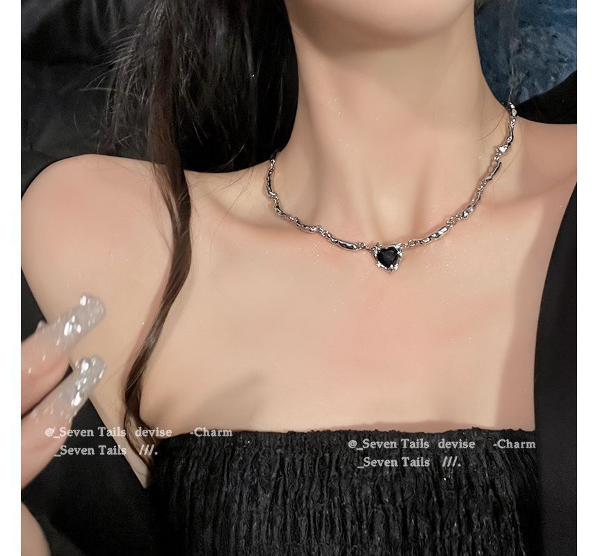 Heart Choker Alloy Pendant