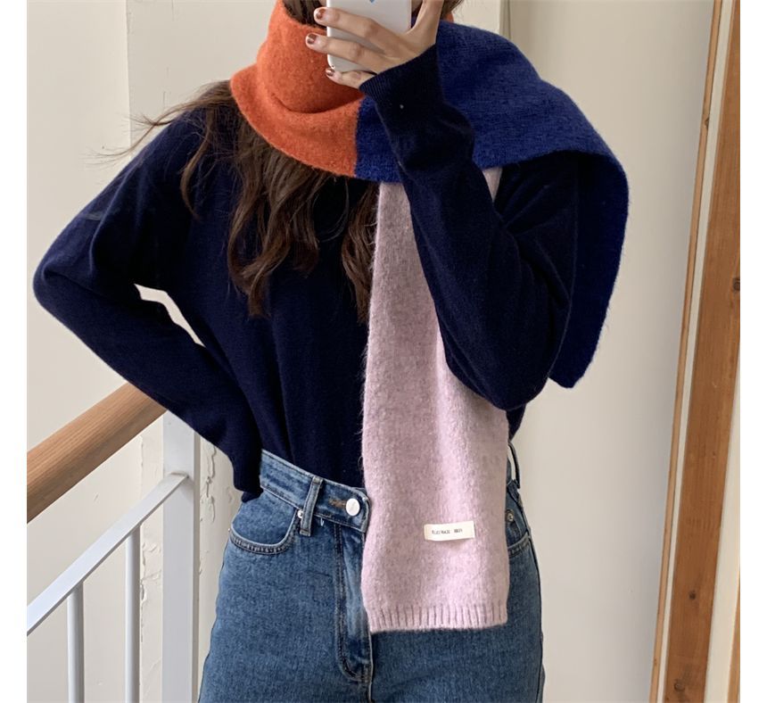 Color Knit Scarf Applique Block Lettering